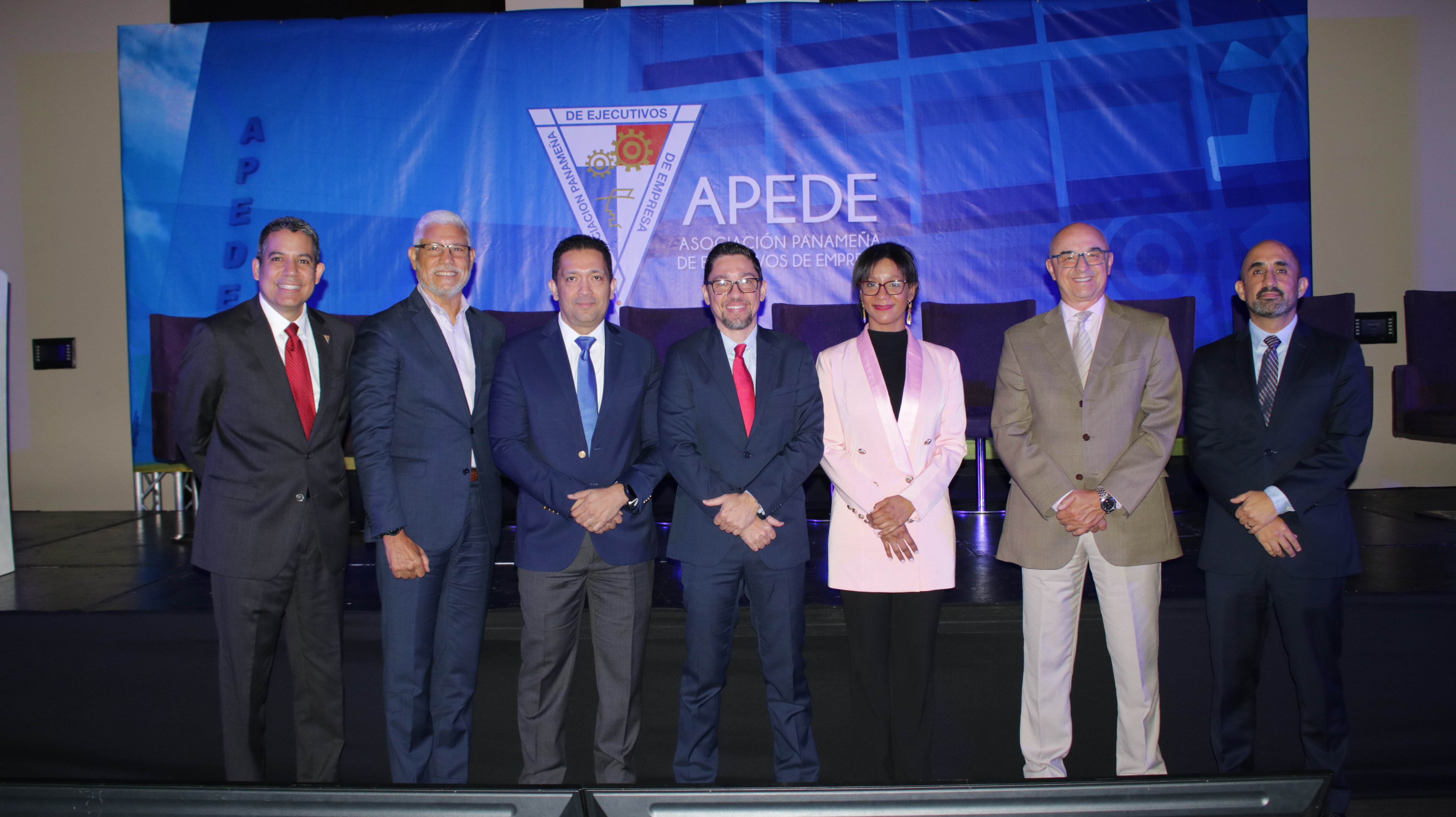 Arpel presenta visión regional de transiciones energéticas justas en evento de Asociación Panameña de Ejecutivos de Empresa